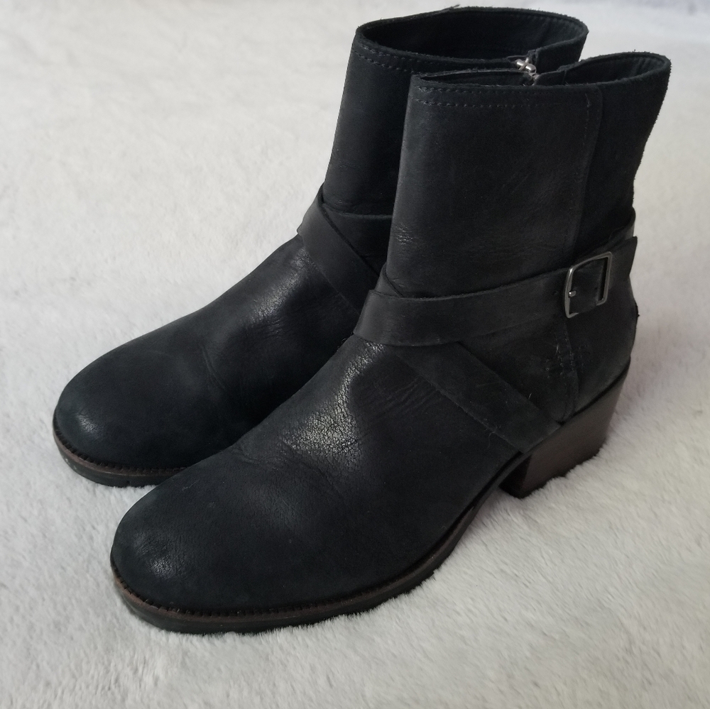 SOREL Cate Buckle Bootie Size 9